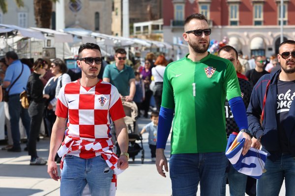 Navijači, Hrvatska i Wales okupljaju se na splitskoj Rivi