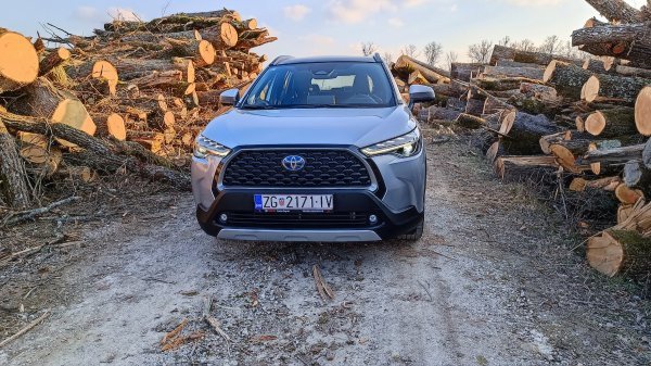 Toyota Corolla Cross 2.0 FWD, Executive, Panoramic roof