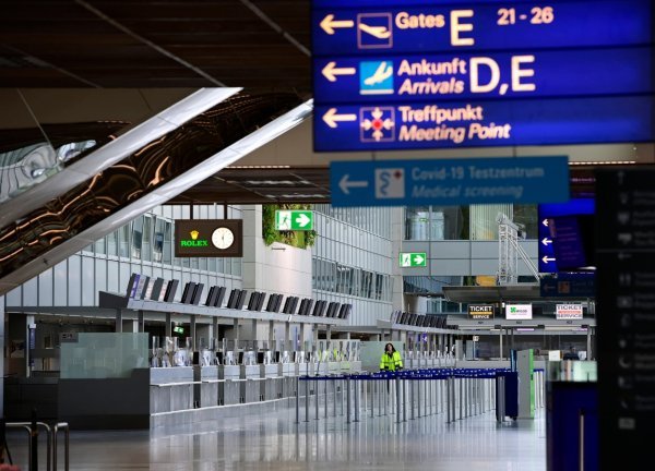 Štrajk u potpunosti zaustavio putnički promet u zračnoj luci Frankfurta