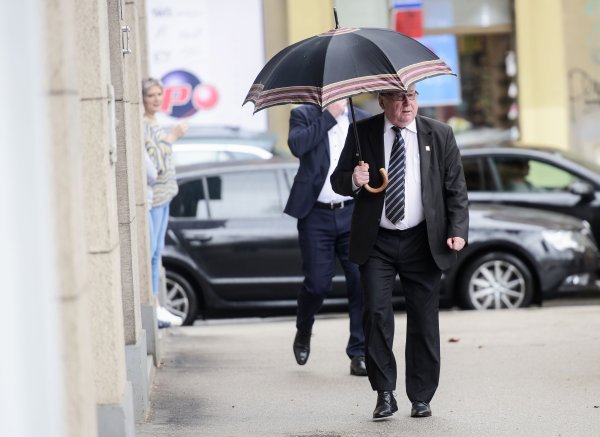 Dolazak članova stranke na sjednicu šireg Predsjedništva HDZ-a