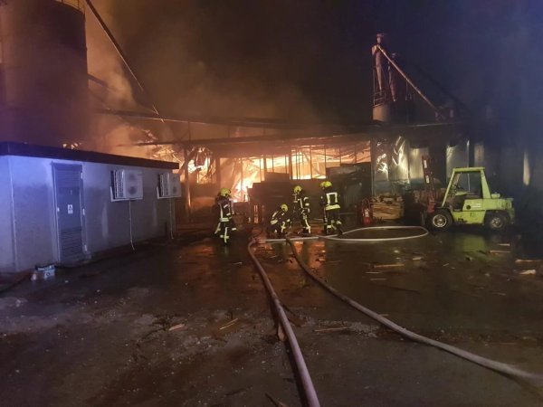 Požar u tvornici Galeković u Mraclinu