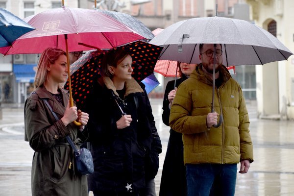 Biljana Borzan održala konferenciju za medije na skupu molitelja u Osijeku