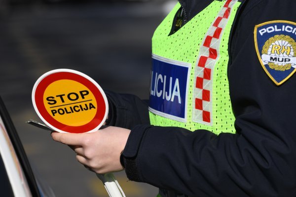 Prometna policija vas može zaustaviti i provjeriti imate li opremu primjerenu uvjetima vožnje