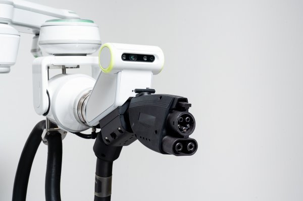 Hyundai pokazao ACR robot za automatsko punjenje električnih vozila