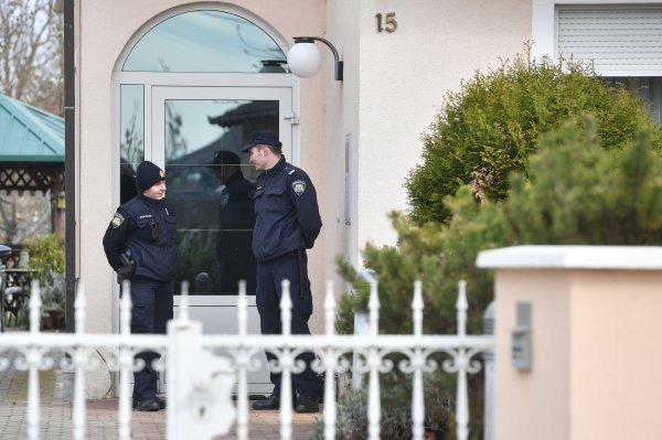 Pretres pred kućom Đure Horvata