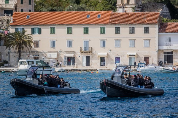 Prvi turisti stigli na Hvar ususret Uskrsu