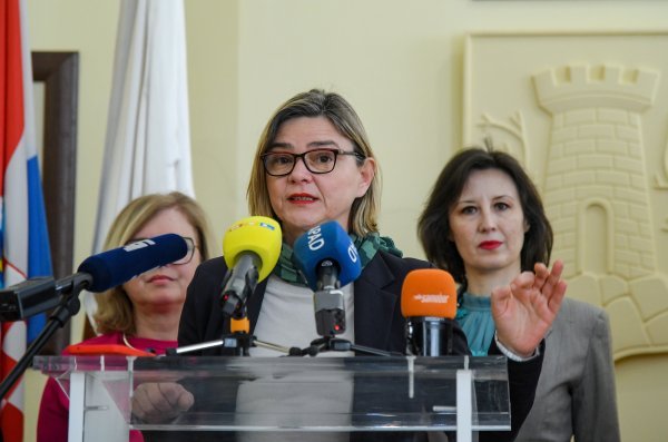 Konferencija za medije povodom seksističkih napada na gradonačelnicu Škrobot