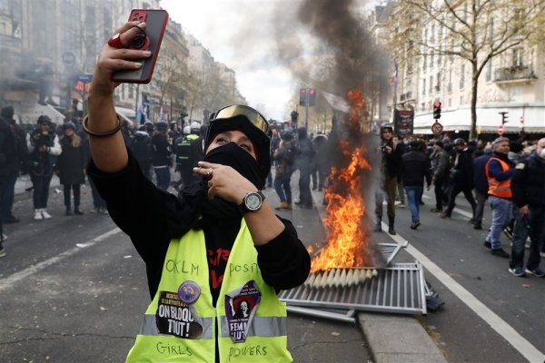 Sukob policije i prosvjednika protiv mirovinske reforme u Parizu, Francuska