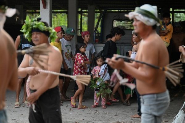Razapinjanje i bičevanje na Veliki petak na Filipinima