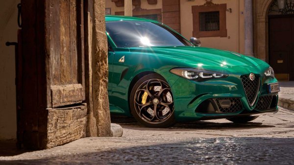 Alfa Romeo Giulia 'Quadrifoglio 100th Anniversario'