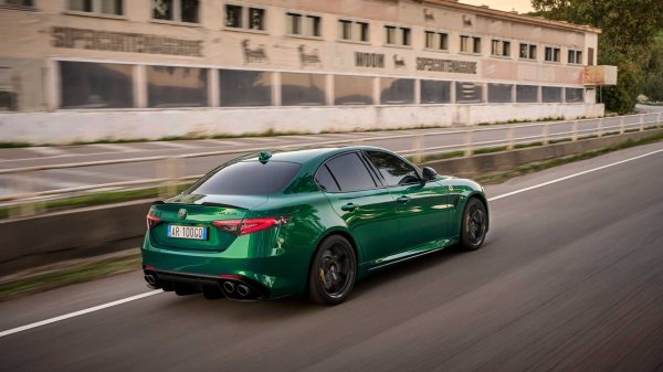 Alfa Romeo Giulia 'Quadrifoglio 100th Anniversario'