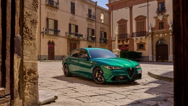 Alfa Romeo Giulia 'Quadrifoglio 100th Anniversario'