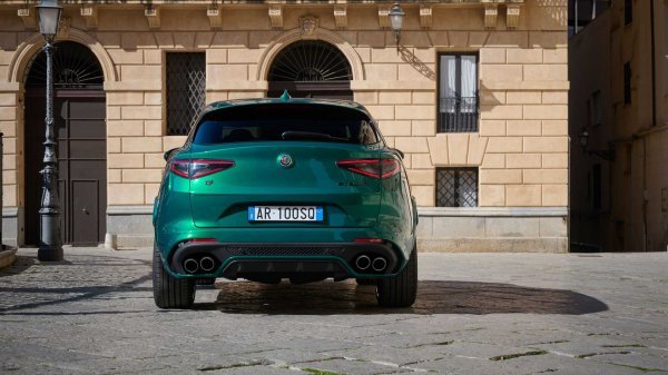 Alfa Romeo Stelvio 'Quadrifoglio 100th Anniversario'