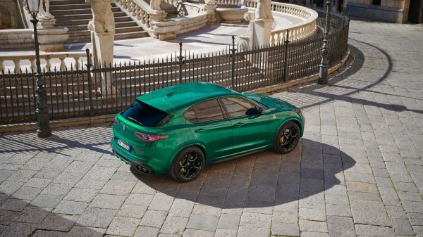 Alfa Romeo Giulia i Stelvio 'Quadrifoglio 100th Anniversario'
