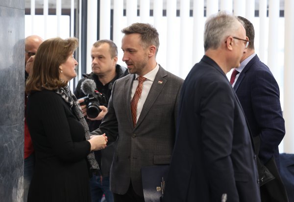 Sastanak pregovaračkih odbora Vlade i sindikata javnih službi