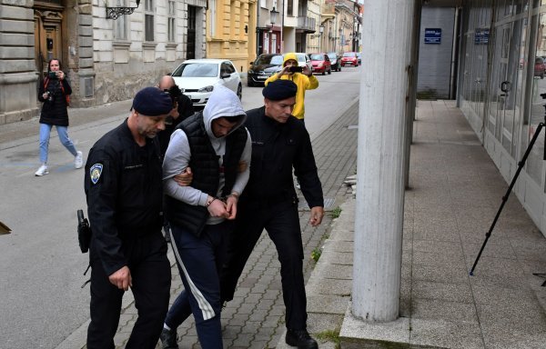 Privođenje osumnjičenog za ubojstvo u Požegi