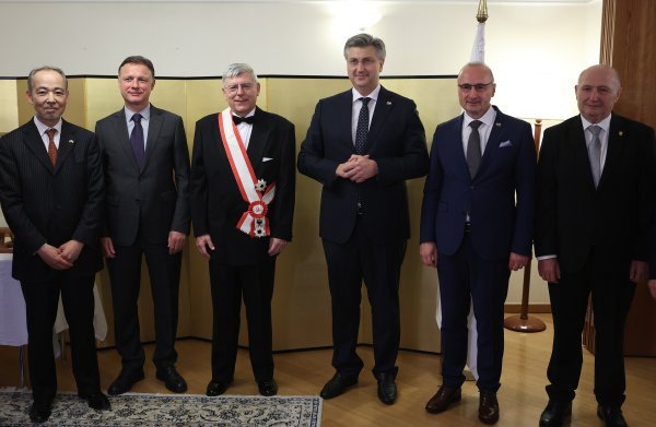 Željko Reiner primio je "Odličje Reda izlazećeg sunca prve klase s lentom"