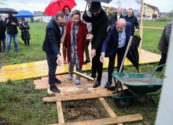 Tomislav Tomašević položio kamen temeljac za vrtić u Sesvetskom Kraljevcu