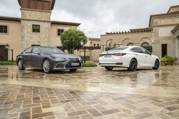 Lexus ES 300h i 300h F Sport - aktialna generacija