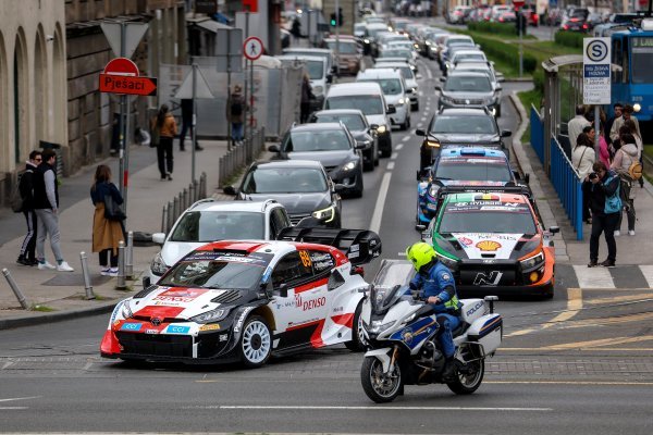 Automobili se provozali centrom grada dan prije početka WRC Croatia Rally