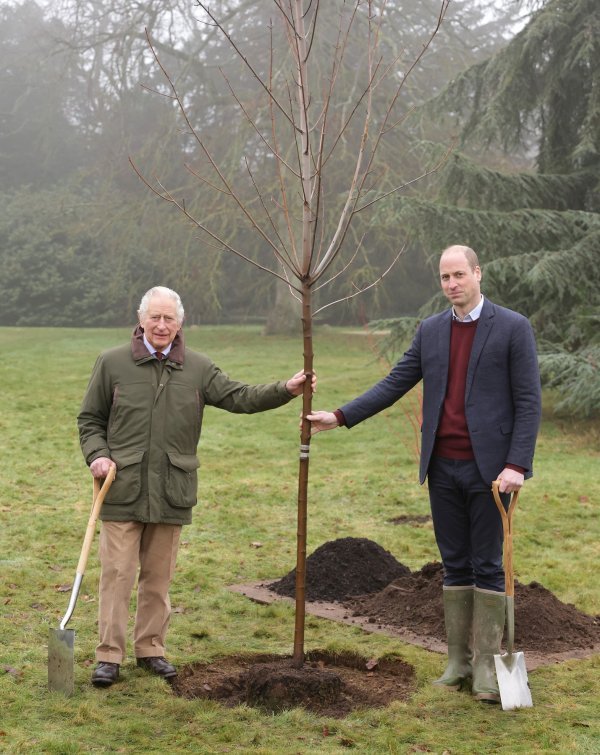 Kralj Charles III i princ William u Sandringhamu