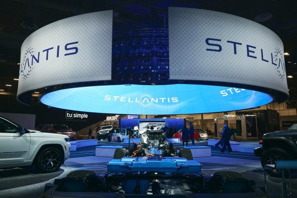 Stellantis dovršava testiranje eFuel goriva za ekarbonizaciju 28 obitelji ICE motora