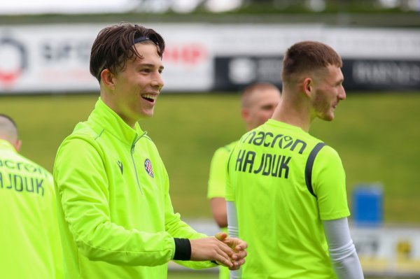 Torcida na treningu juniora Hajduka u Nyonu, 20.4.2023.