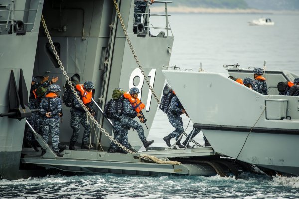 Hrvatski vojnici i mornari