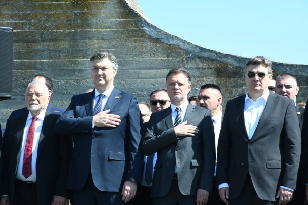 Državni vrh i političari u Jasenovcu