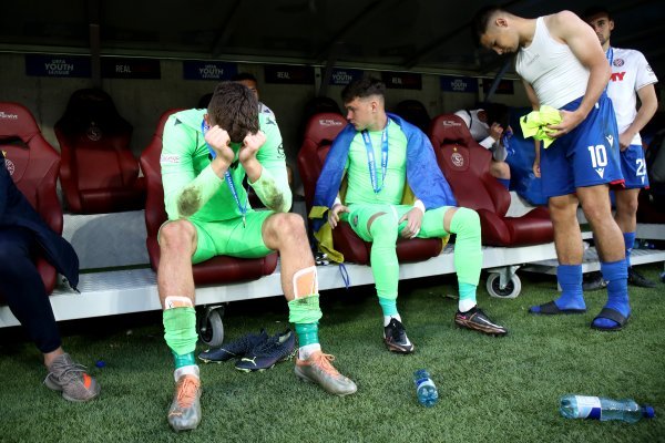 Hajdukovi igrači s medaljama oko vrata i suzama u očima