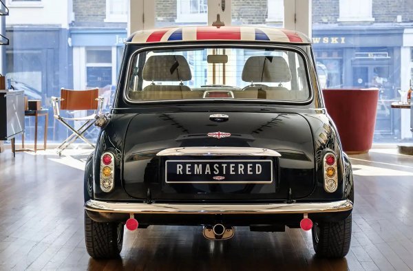 David Brown Automotive i Linley: Mini Remastered