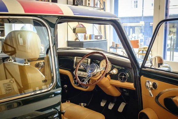 David Brown Automotive i Linley: Mini Remastered