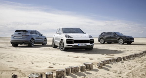 Porsche Cayenne: Turbo S (lijevo), Cayenne Turbo, Cayenne (desno)