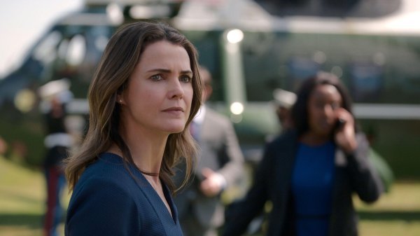 Keri Russell kao veleposlanica Kate Wyler u prizoru iz serije 'Diplomatkinja'