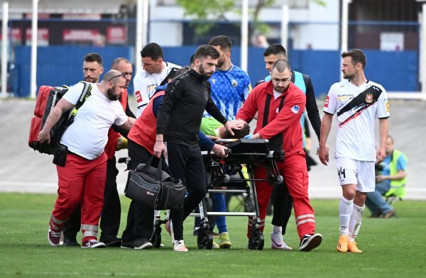 Teška ozljeda golmana Gorice Ivana Banića, utakmica Lokomotiva - Gorica, 1.5.2023.