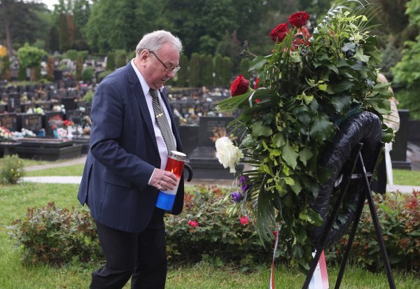 Izaslanstvo HDZ-a položilo je vijenac na grobu Gojka Šuška povodom 25. obljetnice njegove smrti