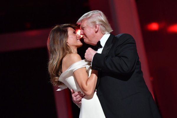 Melania i Donald Trump na balu