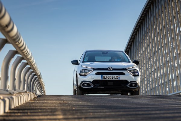 Citroën ë-C4 i ë-C4 X