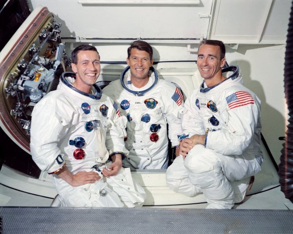 Donn F. Eisele, pilot komandnog modula; Walter M. Schirra Jr., narednik; Walter Cunningham, pilot modula u NASA-inoj misiji Apollo 7
