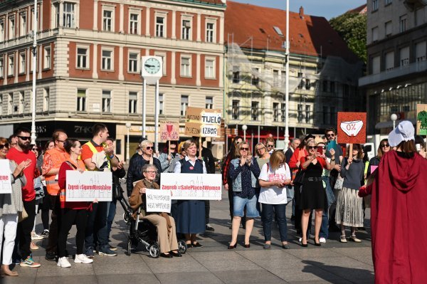 Molitelje krunice na glavnom zagrebačkom trgu dočekao kontraprosvjed
