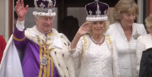 Kraljevski par na balkonu Buckinghamske palače