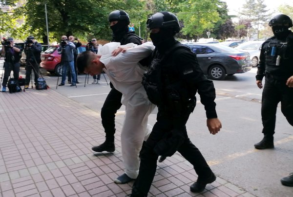 Privođenje Uroša Blažića koji je ubio osmero i ranio 13 osoba kod Mladenovca