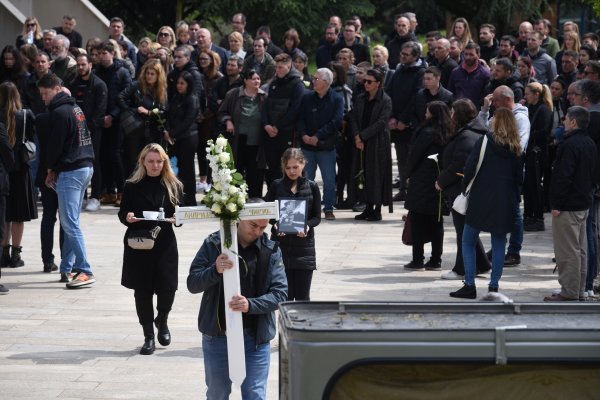 Sprovodi djece stradale u pucnjavi u školi Vladislav Ribnikar