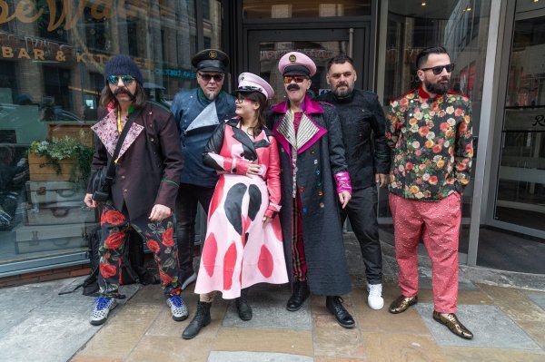 Let 3 ispred hotela u Liverpoolu