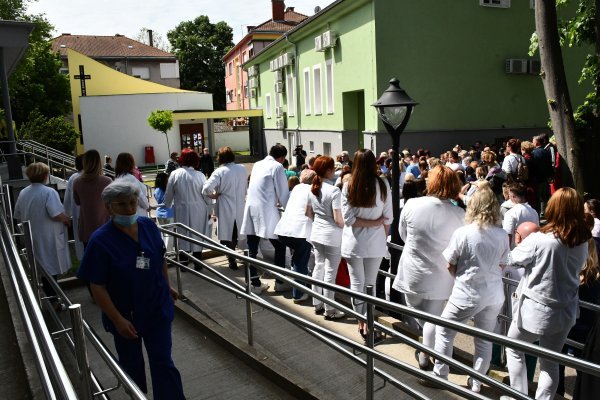 Prosvjed medicinskih sestara i tehničara ispred Opće bolnice u Slavonom Brodu