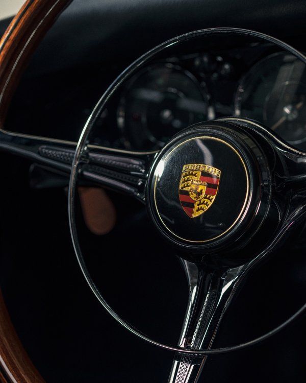 Porsche 356 je jedinstveni model 356 B iz 1960. nastao u suradnji s Aimé Leon Dore