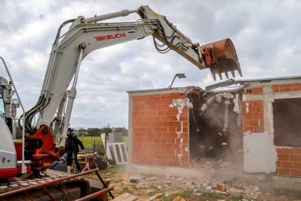 Rušenje i uklanjanje bespravne gradnje