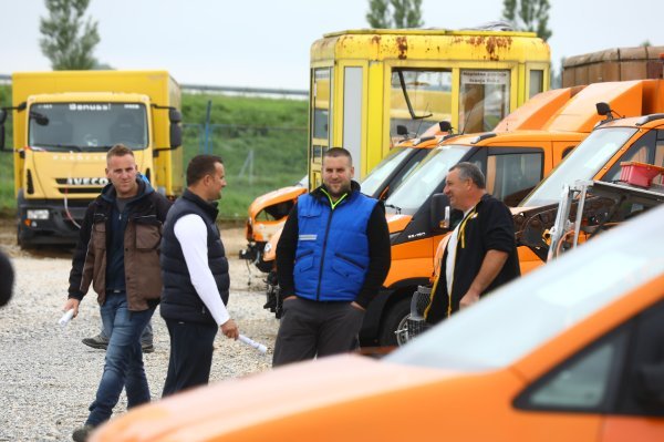 Dražba strojeva i vozila u Velikom Polju