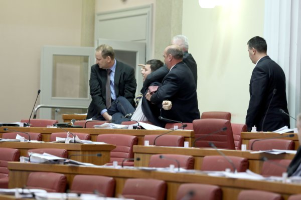 Saborska straža izbacila Ivana Pernara i Ivana Vilibora Sinčića iz sabornice (2)