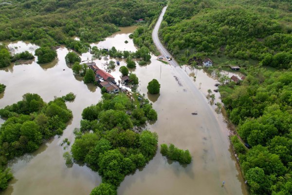 Pogled iz zraka na poplavljeni Gračac